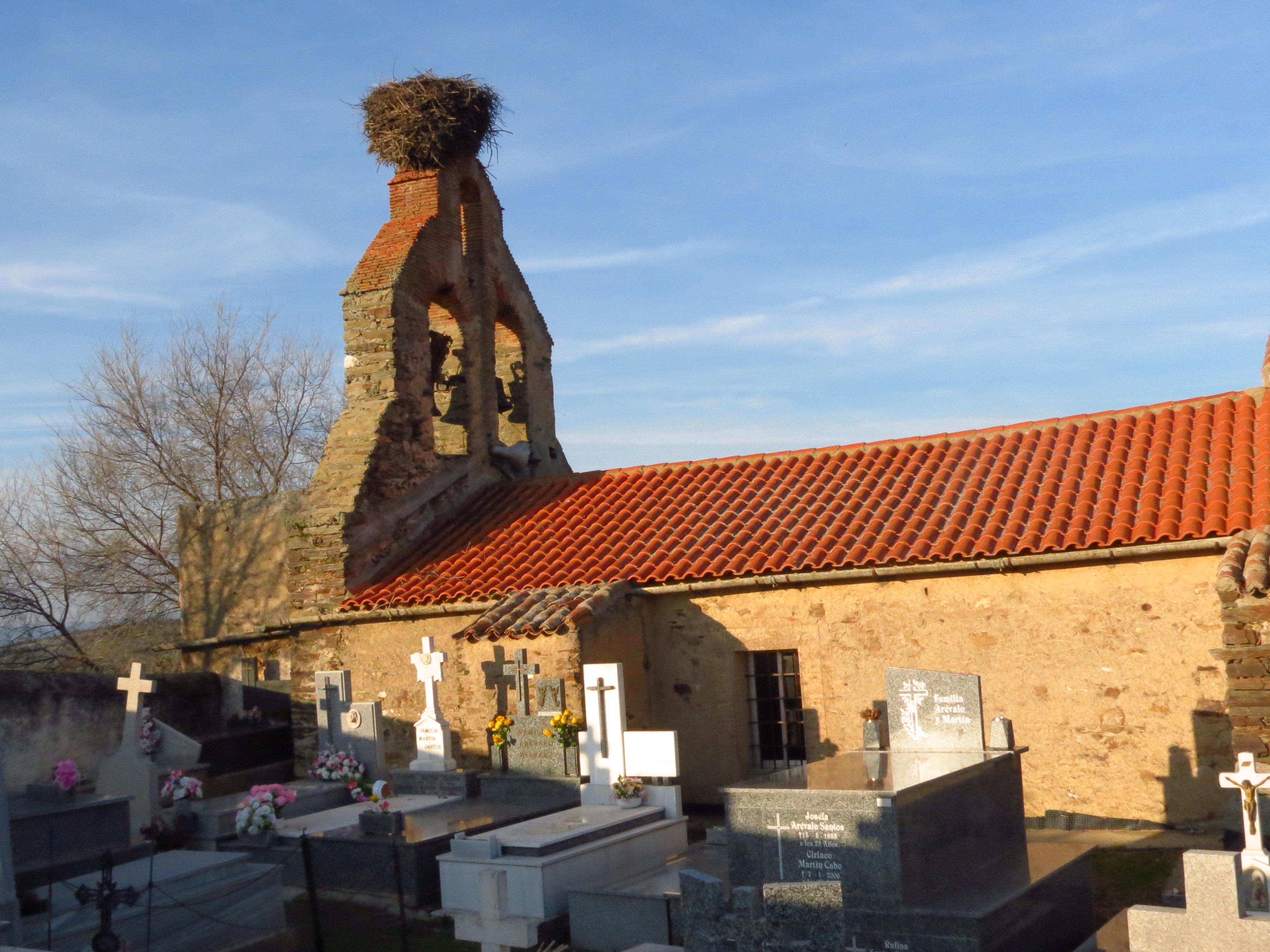 Cementerio junto a la iglesia